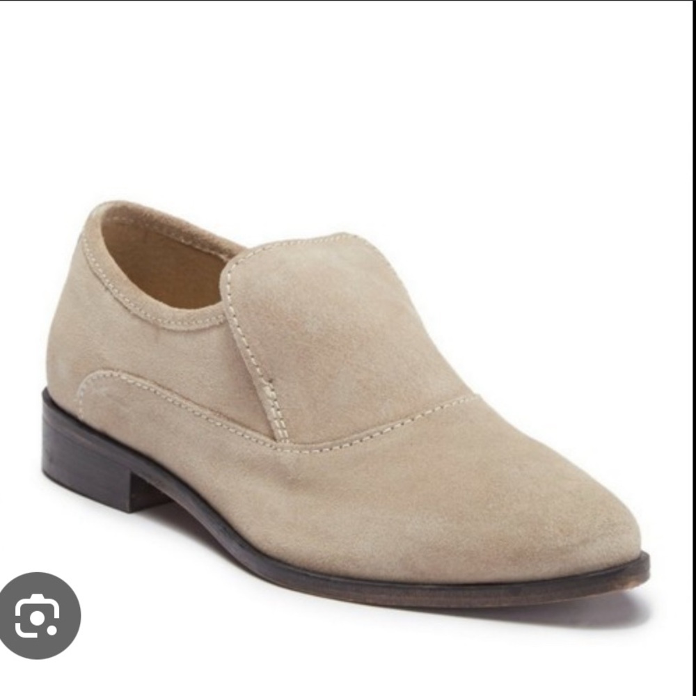 Preowned Free People Beige Suede Loafers. Preowned